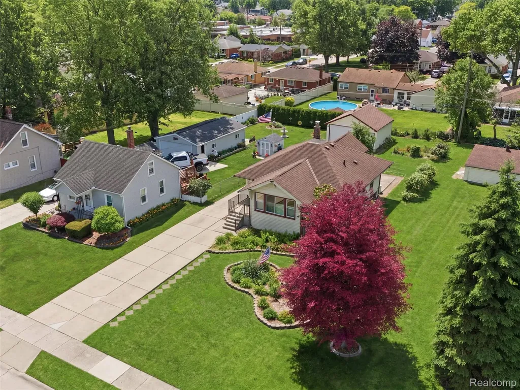 22620 Lake Boulevard St. Clair Shores City MI 48082