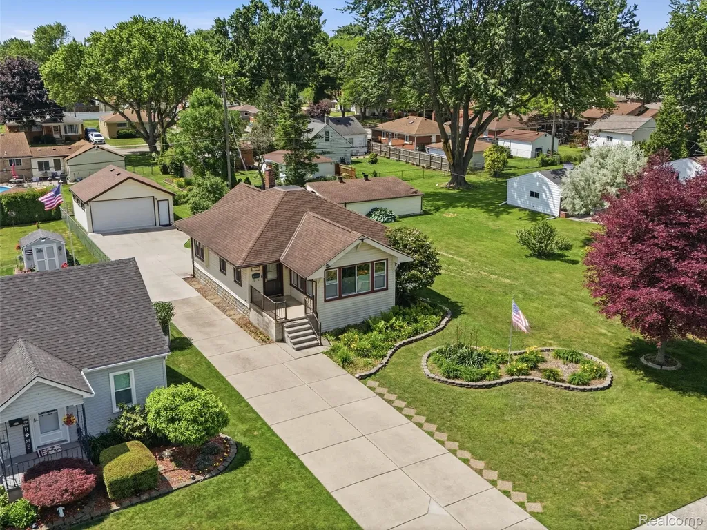 22620 Lake Boulevard St. Clair Shores City MI 48082
