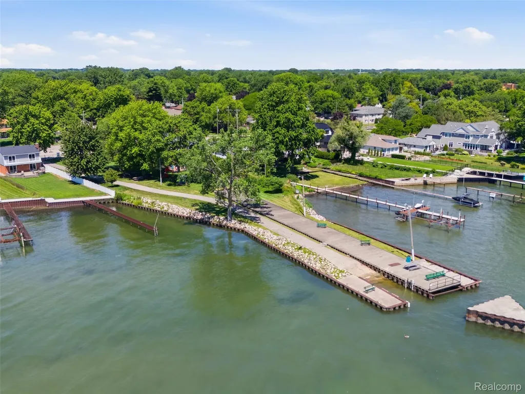 22620 Lake Boulevard St. Clair Shores City MI 48082