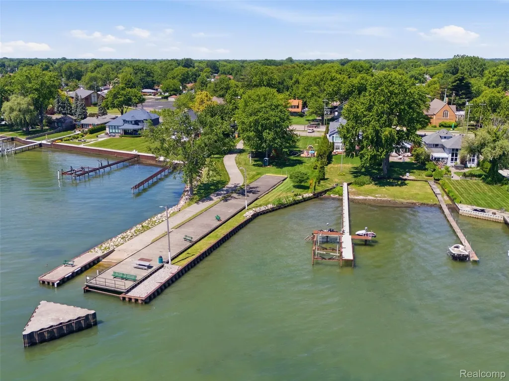 22620 Lake Boulevard St. Clair Shores City MI 48082