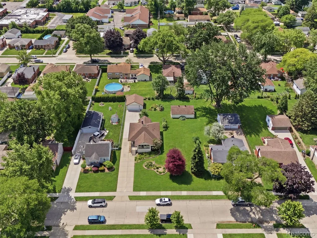 22620 Lake Boulevard St. Clair Shores City MI 48082