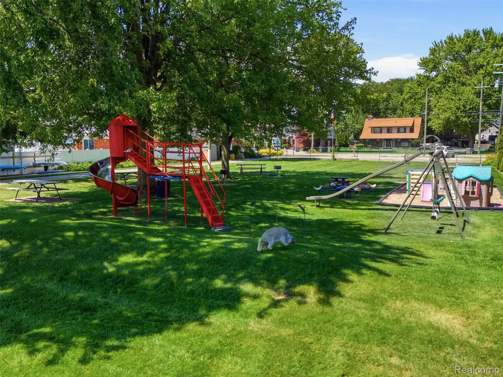 22620 Lake Boulevard St. Clair Shores City MI 48082