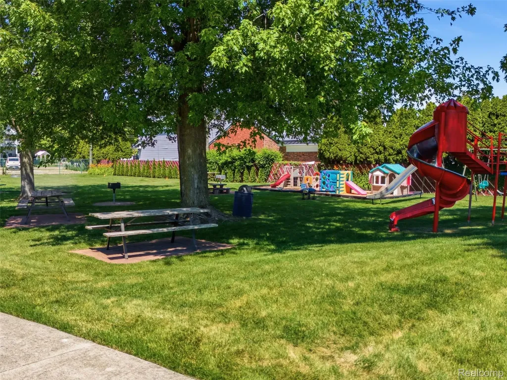 22620 Lake Boulevard St. Clair Shores City MI 48082