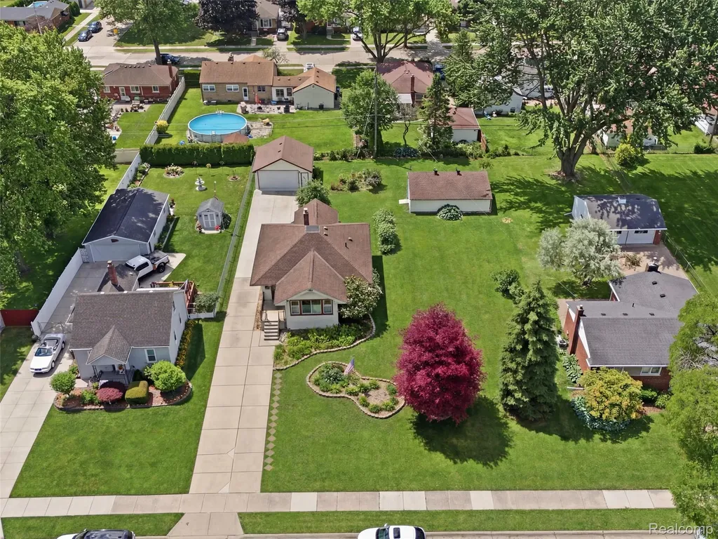 22620 Lake Boulevard St. Clair Shores City MI 48082