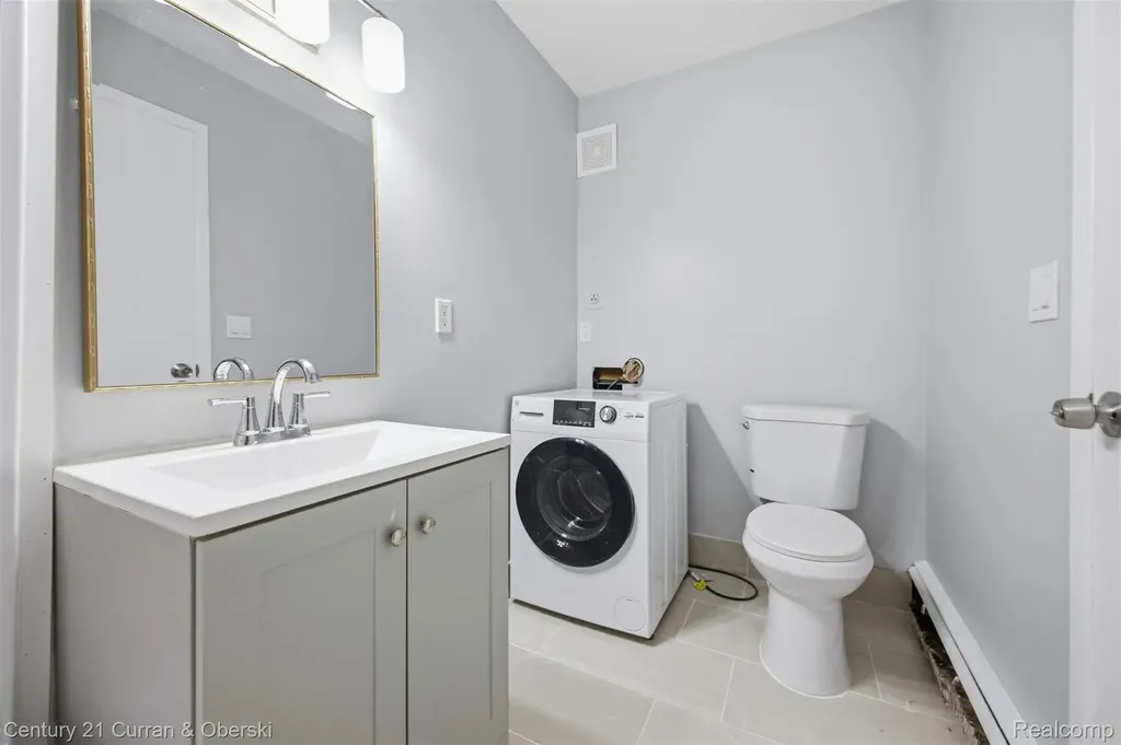 31831 Grand River Avenue Farmington City MI 48336