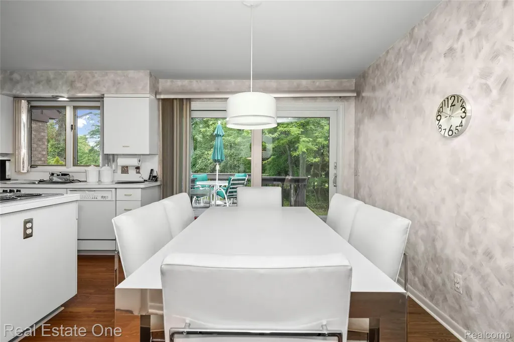 2250 Bloomfield Woods Court West Bloomfield Charter Township MI 48323