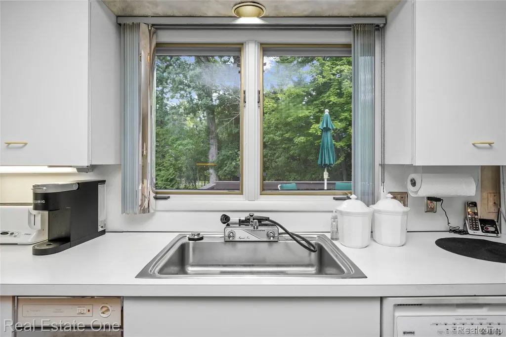2250 Bloomfield Woods Court West Bloomfield Charter Township MI 48323