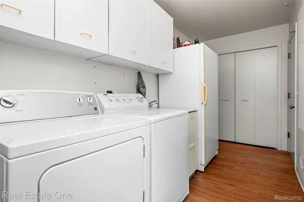 2250 Bloomfield Woods Court West Bloomfield Charter Township MI 48323