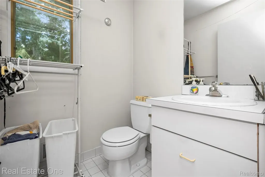 2250 Bloomfield Woods Court West Bloomfield Charter Township MI 48323