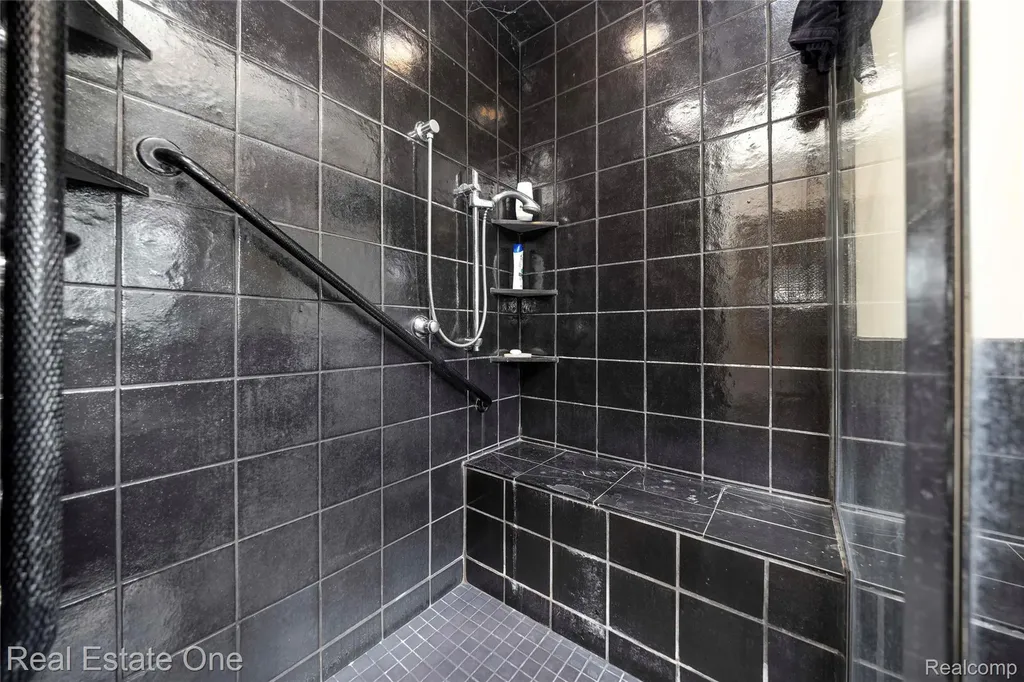 2250 Bloomfield Woods Court West Bloomfield Charter Township MI 48323