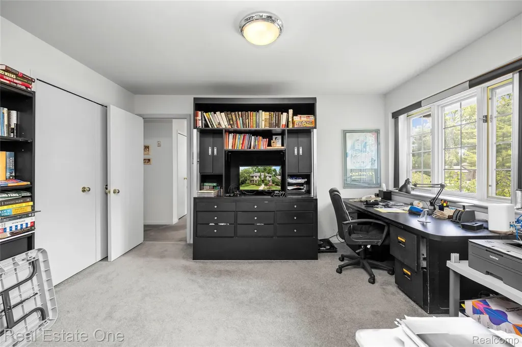 2250 Bloomfield Woods Court West Bloomfield Charter Township MI 48323