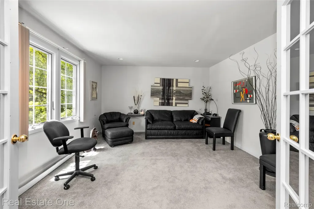2250 Bloomfield Woods Court West Bloomfield Charter Township MI 48323