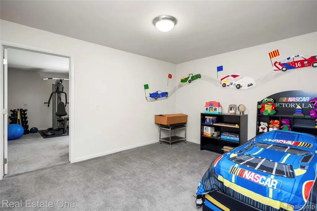 2250 Bloomfield Woods Court West Bloomfield Charter Township MI 48323