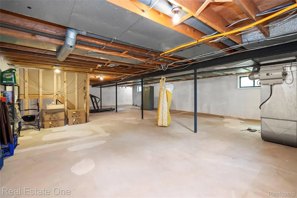 2250 Bloomfield Woods Court West Bloomfield Charter Township MI 48323