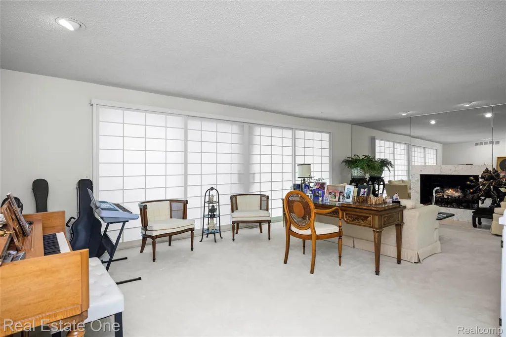 2250 Bloomfield Woods Court West Bloomfield Charter Township MI 48323