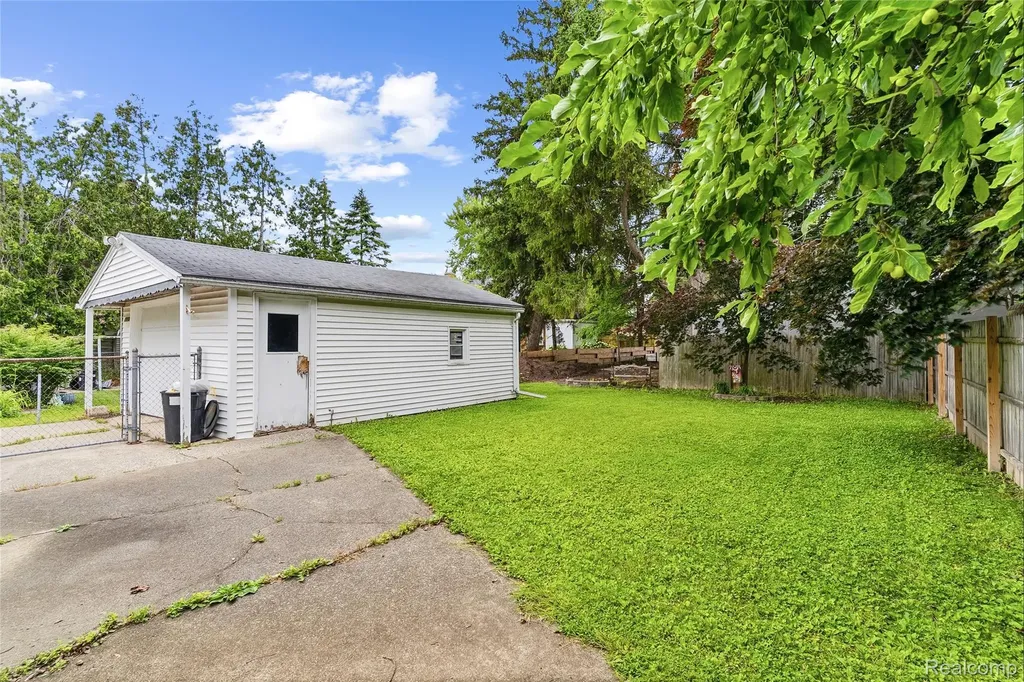 2018 Kollen Street Saginaw City MI 48602