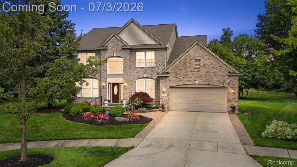 376 Bracken Court Troy City MI 48098