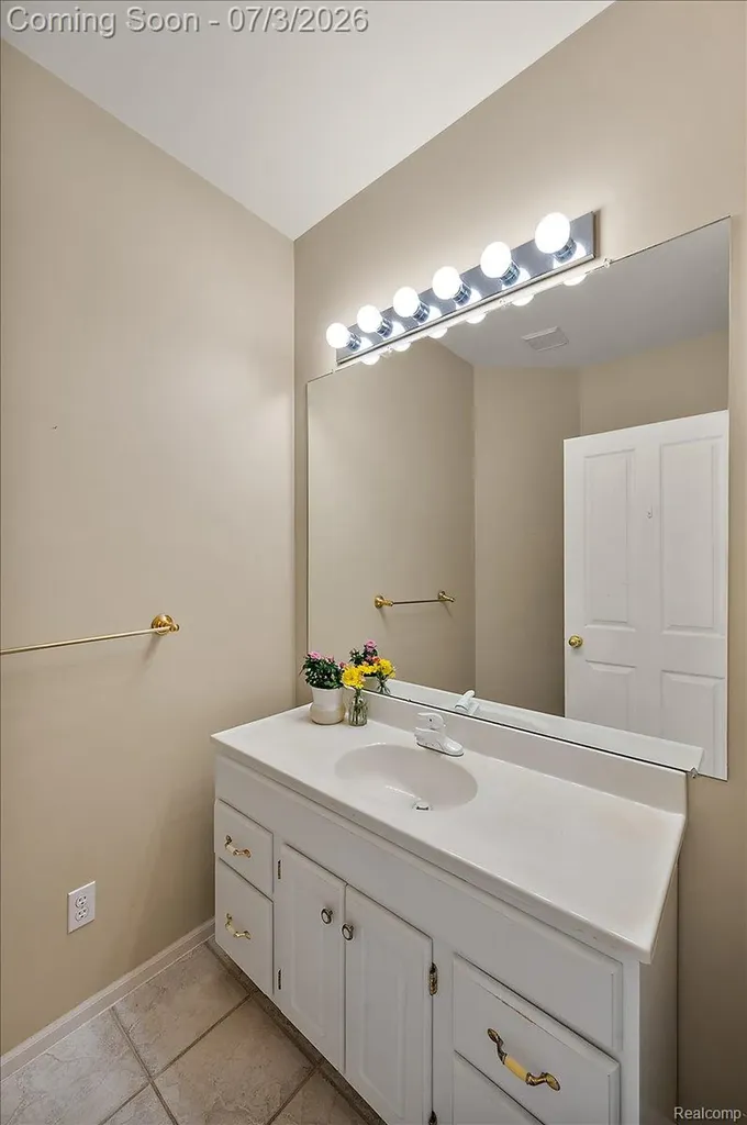 376 Bracken Court Troy City MI 48098