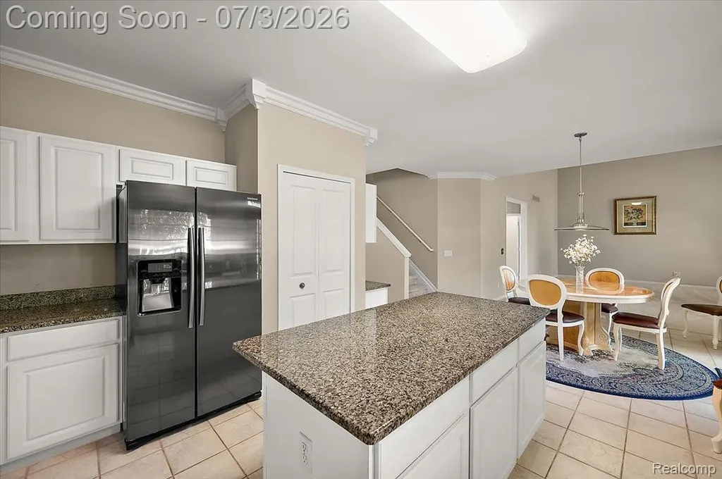 376 Bracken Court Troy City MI 48098