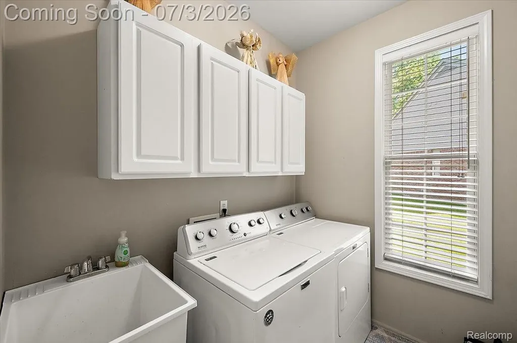 376 Bracken Court Troy City MI 48098