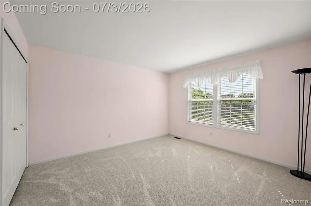 376 Bracken Court Troy City MI 48098