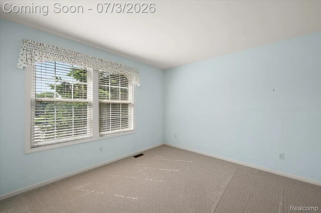 376 Bracken Court Troy City MI 48098
