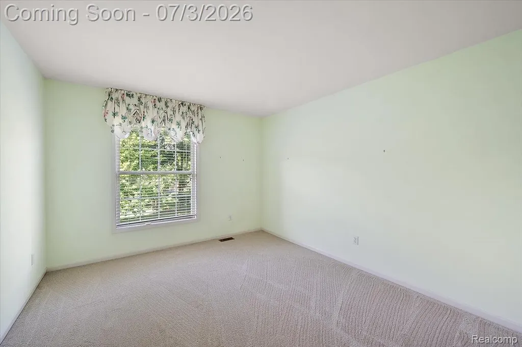 376 Bracken Court Troy City MI 48098