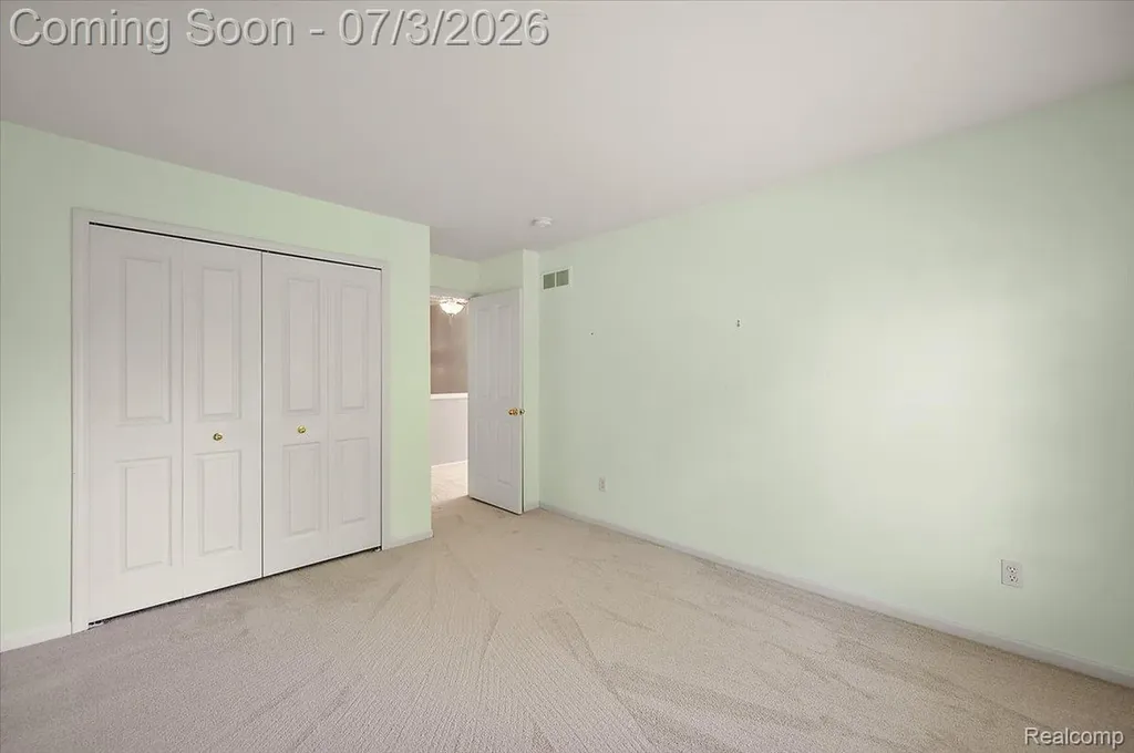 376 Bracken Court Troy City MI 48098