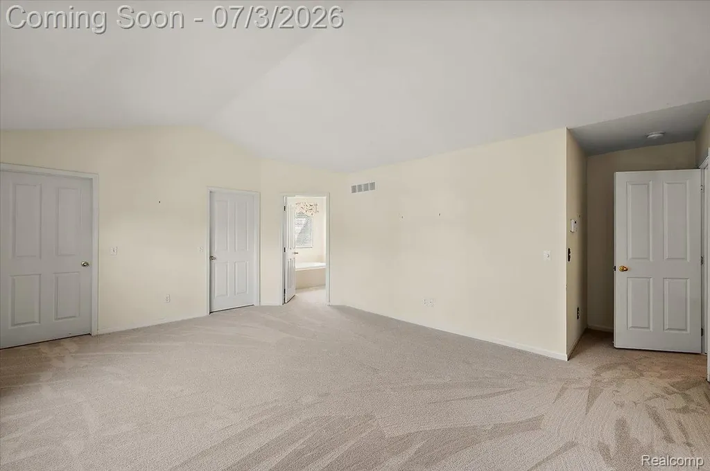 376 Bracken Court Troy City MI 48098