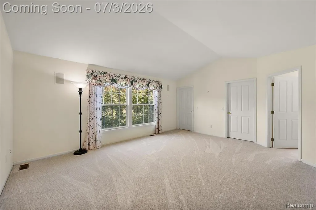 376 Bracken Court Troy City MI 48098