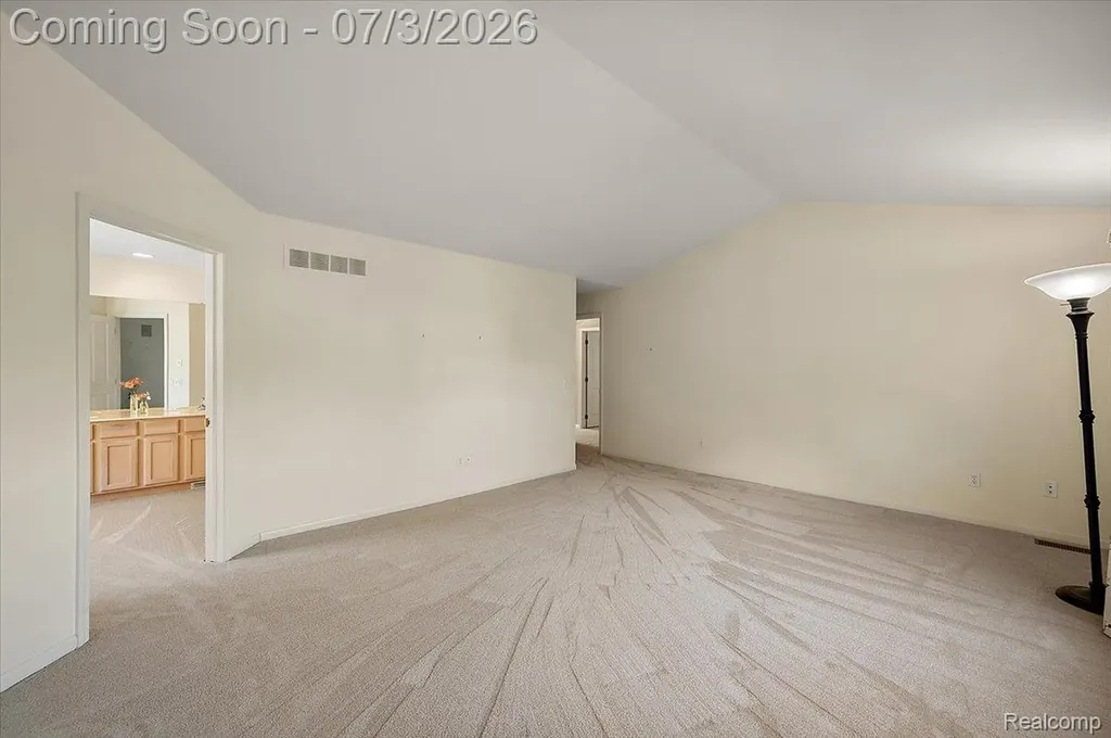 376 Bracken Court Troy City MI 48098