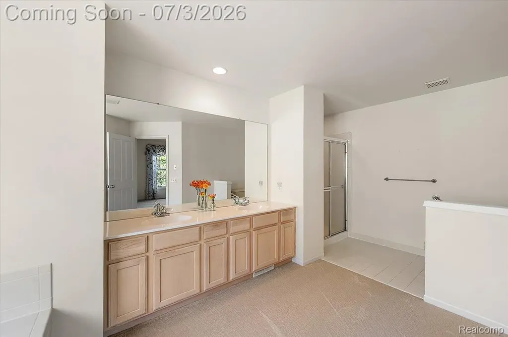 376 Bracken Court Troy City MI 48098