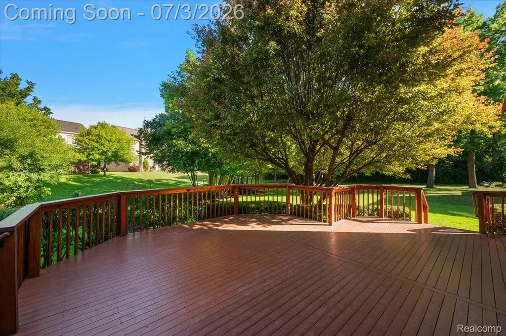 376 Bracken Court Troy City MI 48098