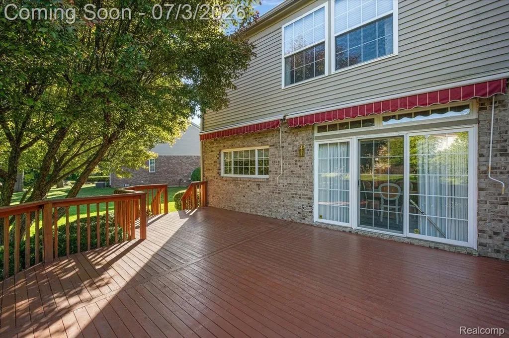 376 Bracken Court Troy City MI 48098