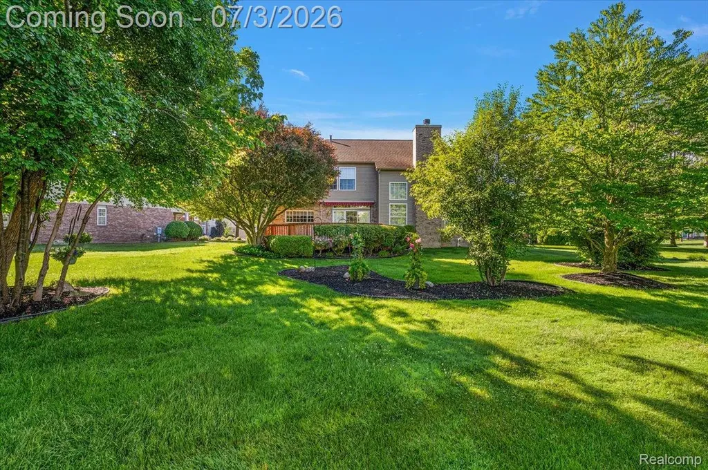376 Bracken Court Troy City MI 48098