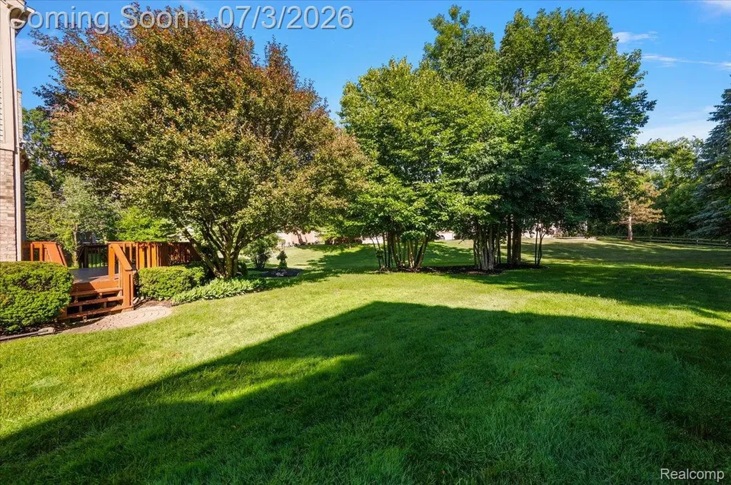 376 Bracken Court Troy City MI 48098