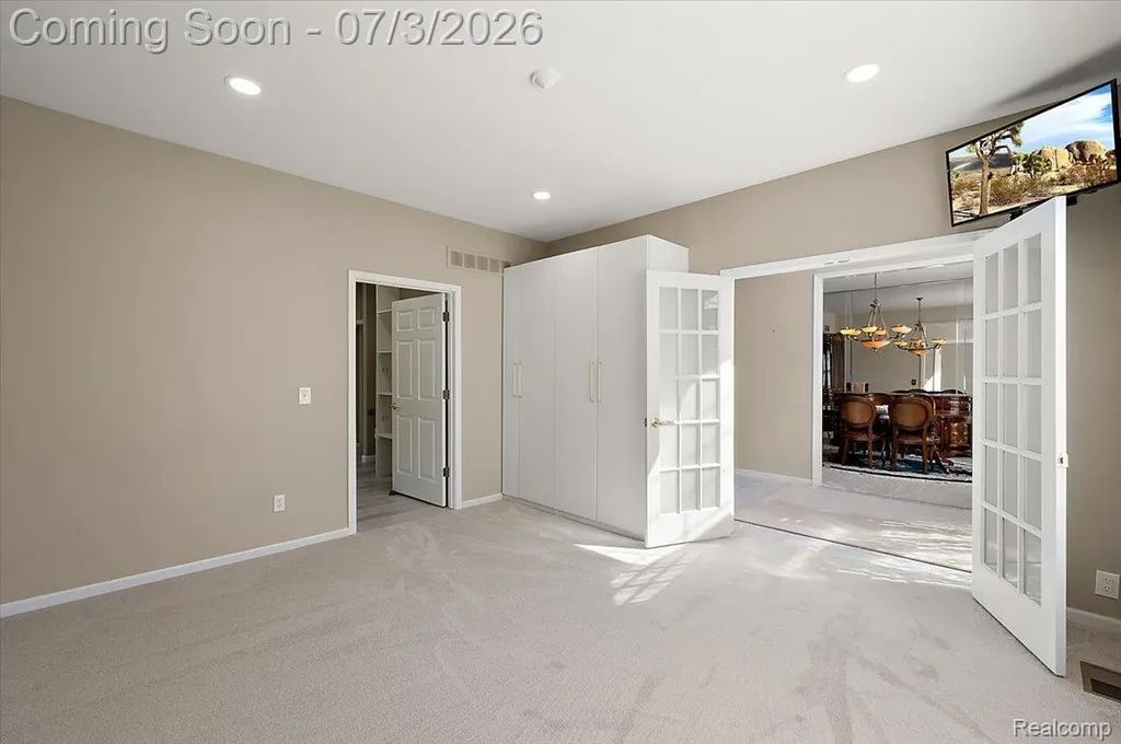 376 Bracken Court Troy City MI 48098