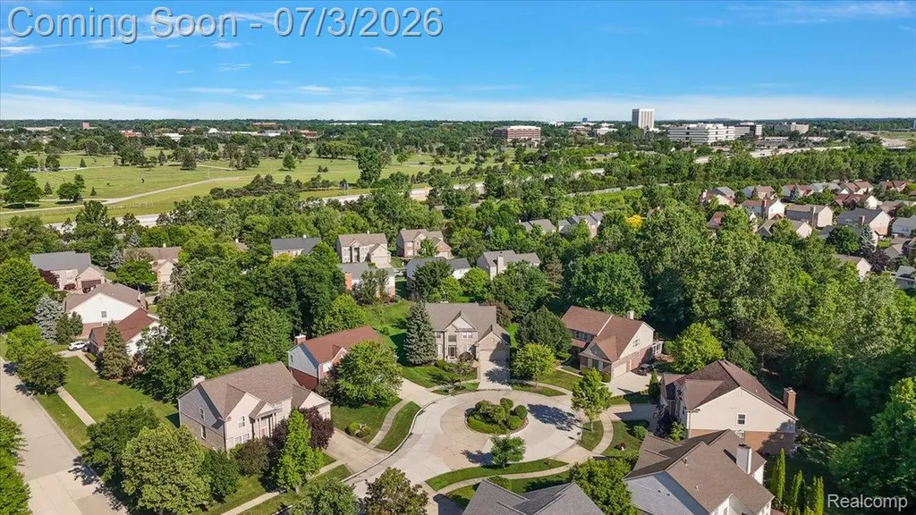 376 Bracken Court Troy City MI 48098