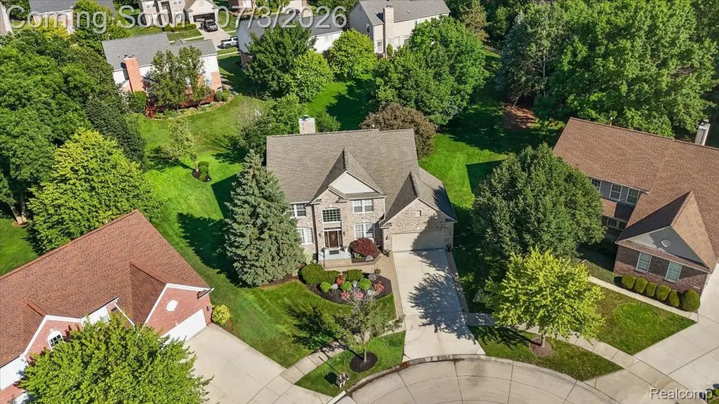 376 Bracken Court Troy City MI 48098