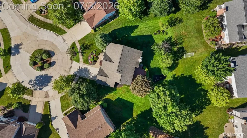 376 Bracken Court Troy City MI 48098