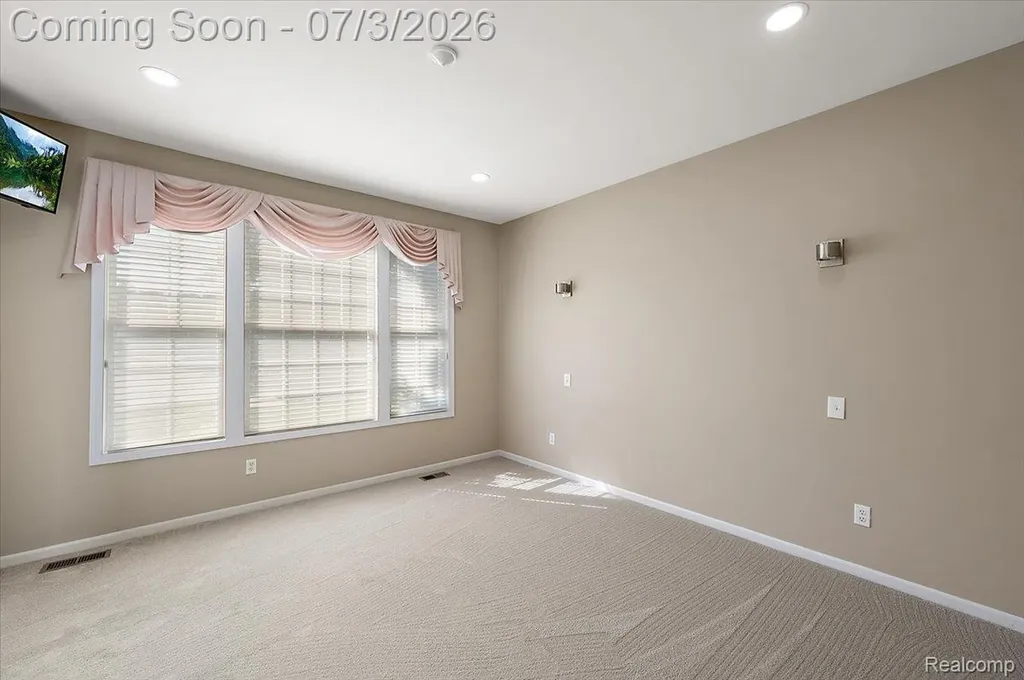 376 Bracken Court Troy City MI 48098