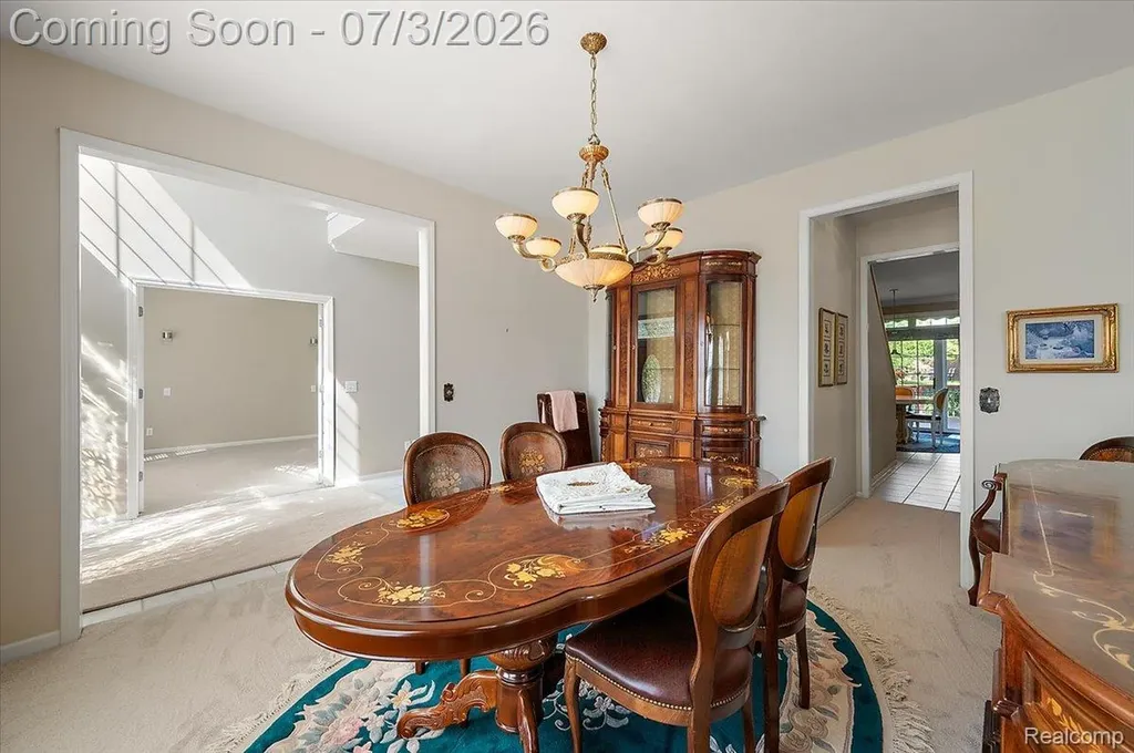 376 Bracken Court Troy City MI 48098