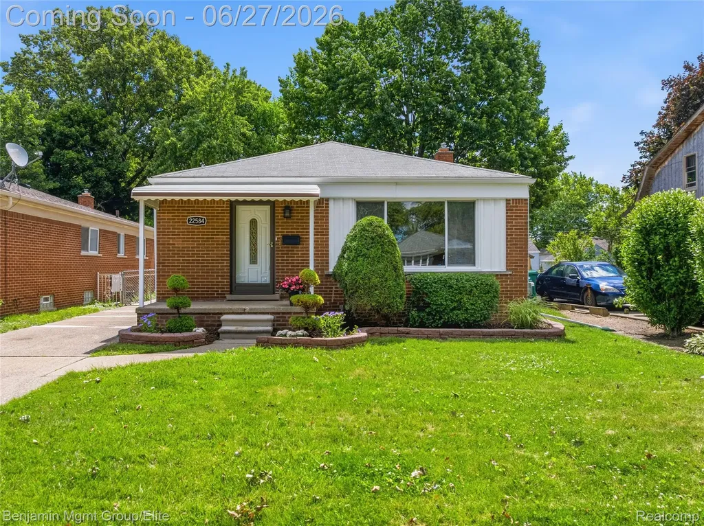 22584 Marine Avenue Eastpointe City MI 48021