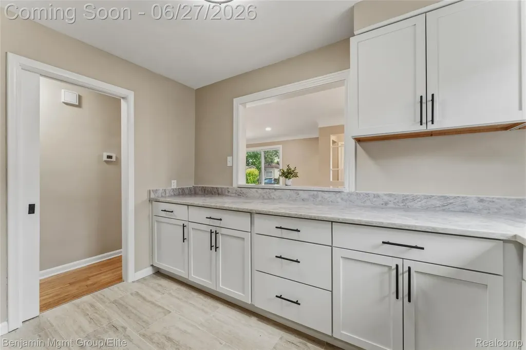 22584 Marine Avenue Eastpointe City MI 48021