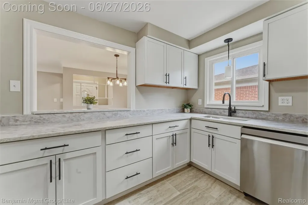 22584 Marine Avenue Eastpointe City MI 48021