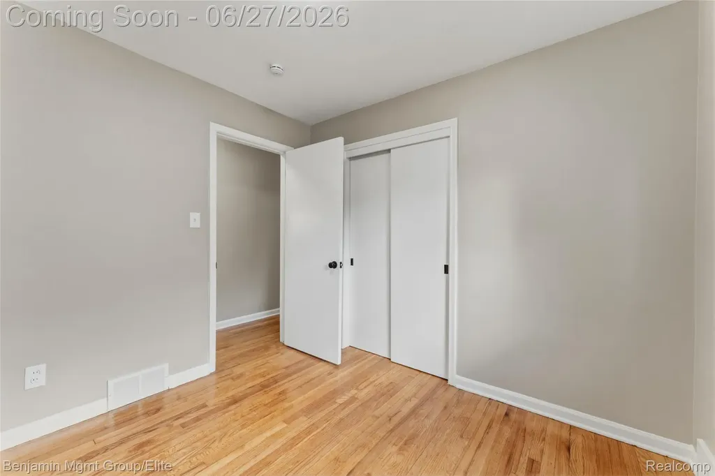 22584 Marine Avenue Eastpointe City MI 48021