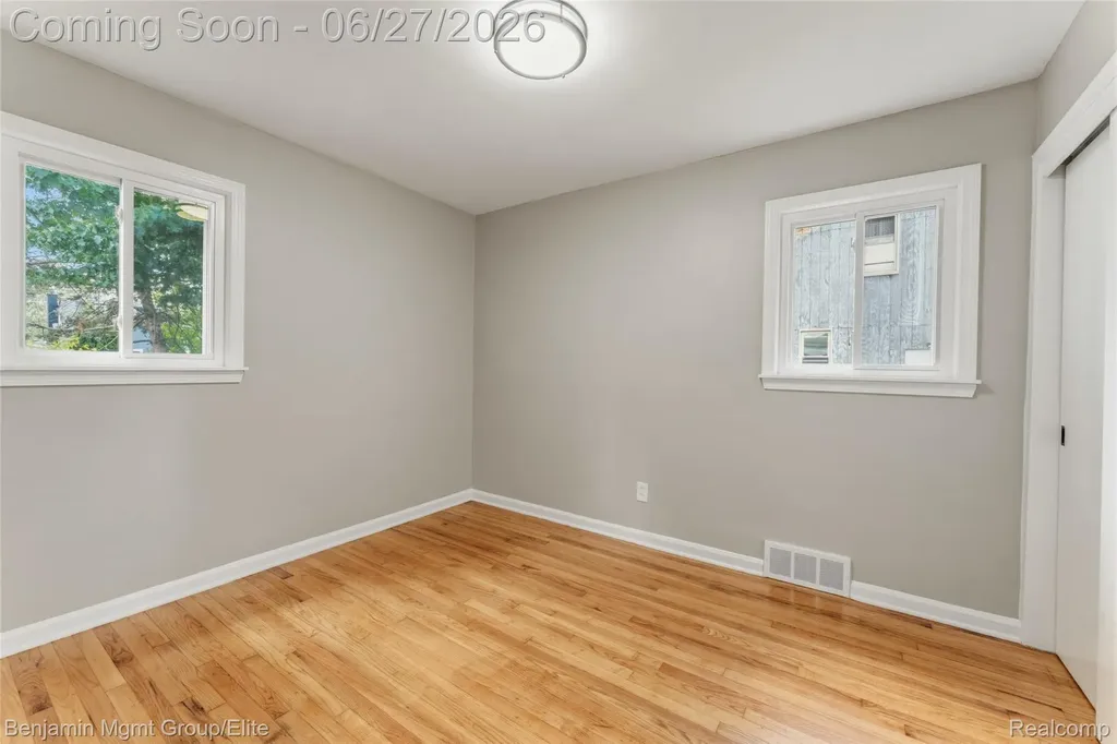 22584 Marine Avenue Eastpointe City MI 48021