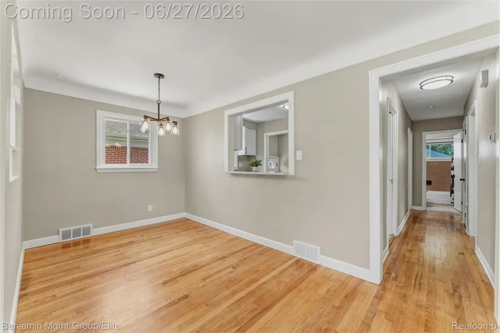 22584 Marine Avenue Eastpointe City MI 48021