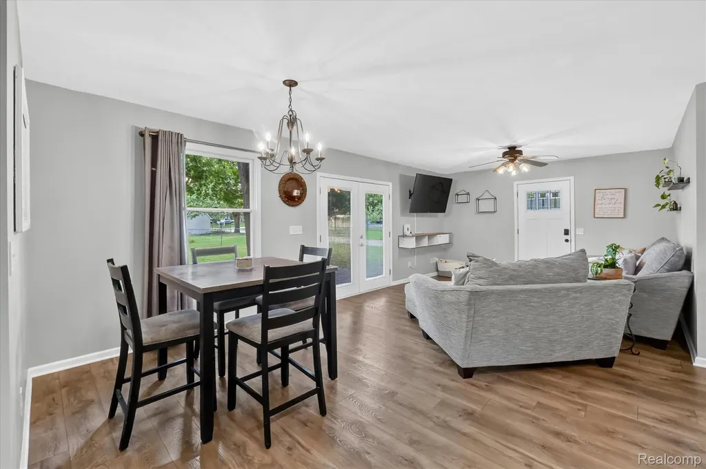 9115 Maplewood Drive White Lake Charter Township MI 48386