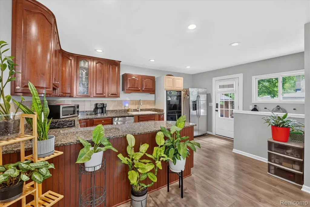 9115 Maplewood Drive White Lake Charter Township MI 48386